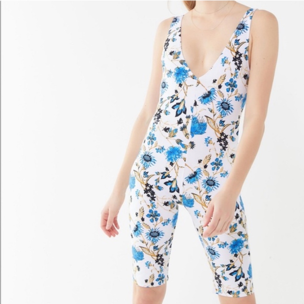 Urban Outfitters Aurelia Floral Plunging‎ Romper B2